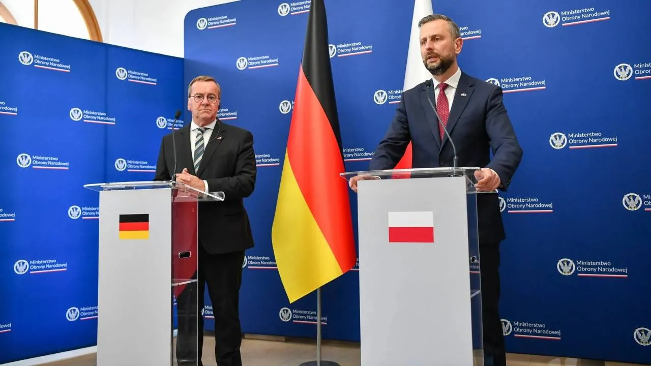Nerwowa reakcja Kosiniaka-Kamysza po pytaniu o pobicie Polaków. Chwilę wcześniej podpisał umowę z Niemcami