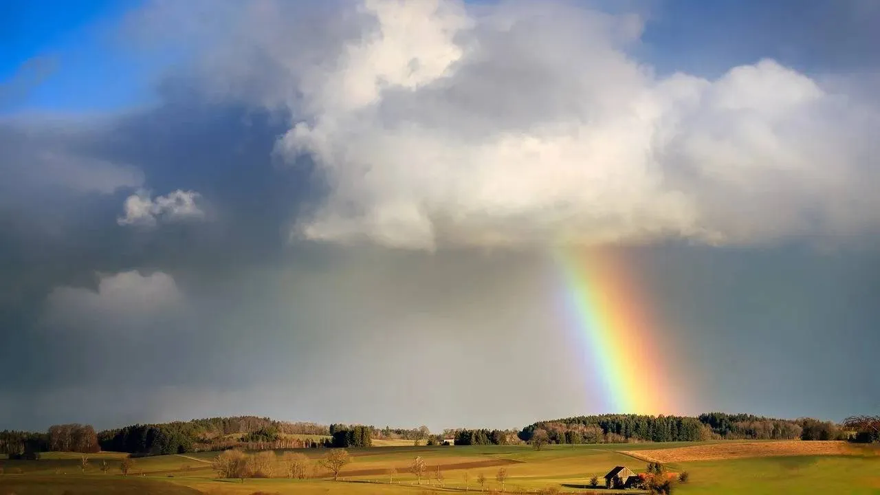 To lato będzie cieplejsze. Wysokim temperaturom będą towarzyszyć jednak gwałtowne zjawiska atfmosferyczne