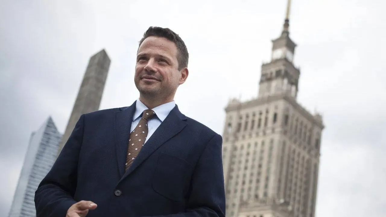 Radni PiS żądają wyjaśnień od Trzaskowskiego ws. "saloniku VIP". Jest wniosek o specjalną debatę