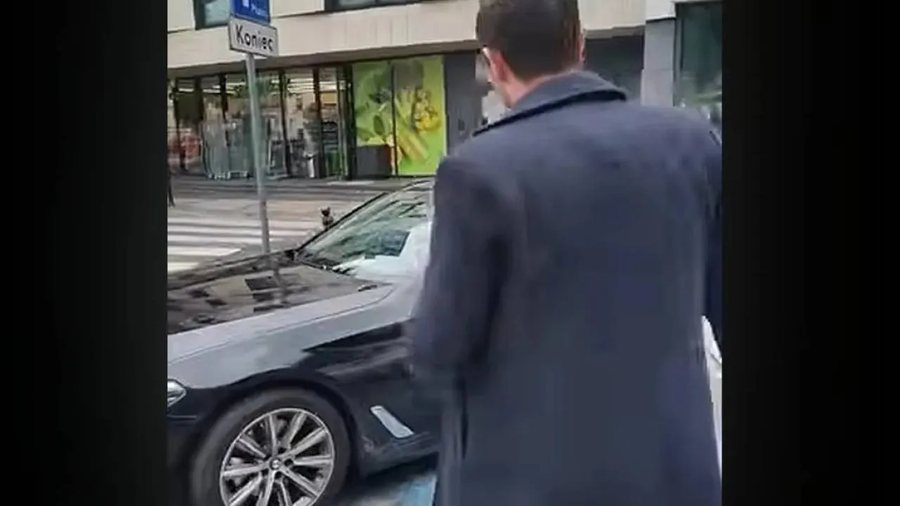 "Afera parkingowa" z udziałem radnego KO. Politycy opozycji komentują: Saloniki VIP już nie wystarczają
