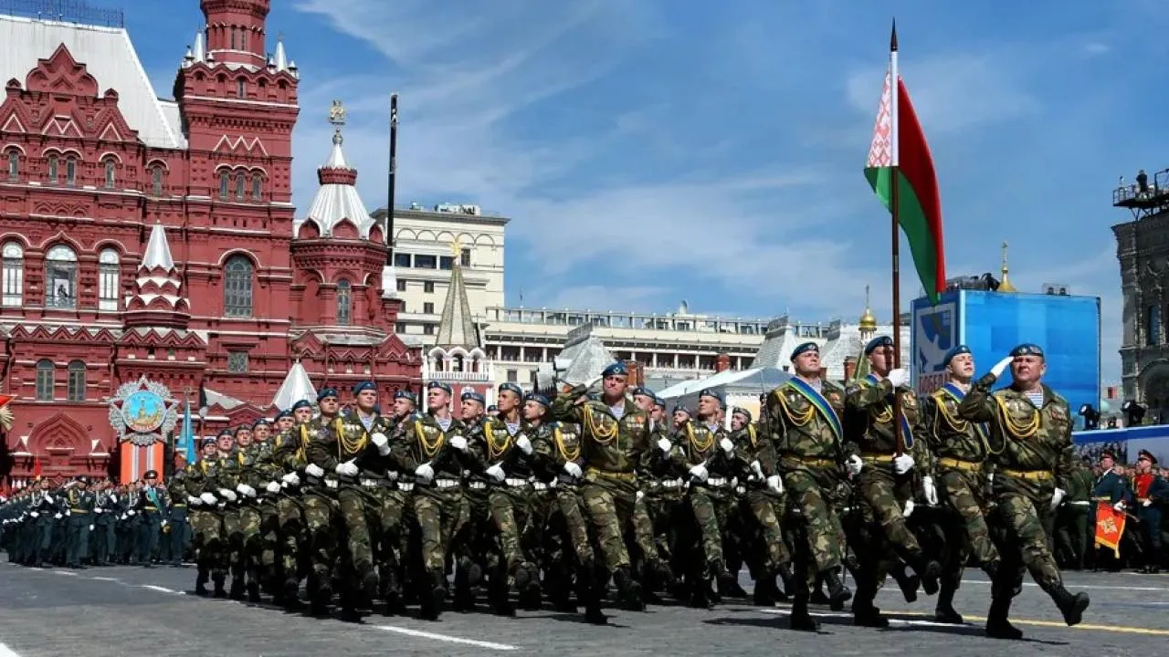 Jak Rosja dokonała aneksji Białorusi. Grochmalski o militarnym bastionie państwa rosyjskiego