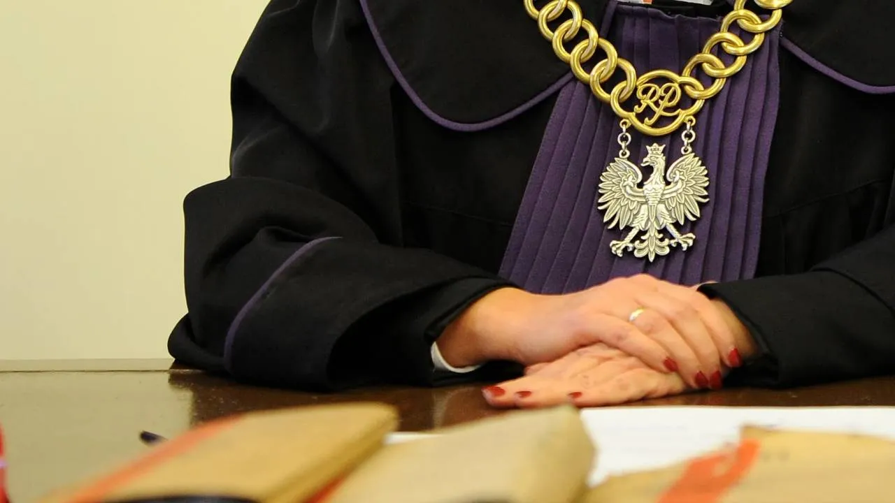 Atak rządzących na lekarza-sygnalistę. Sędzia mówi wprost, co za to grozi