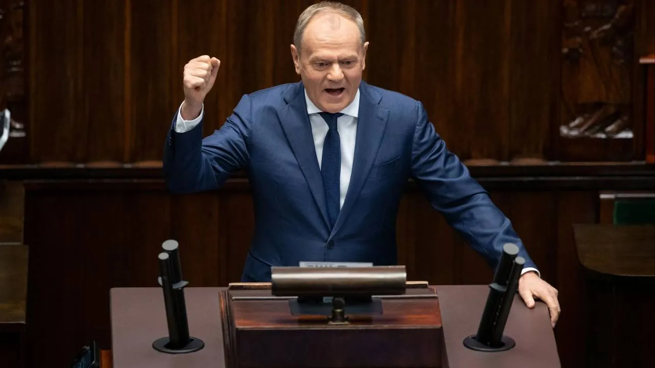 Tuskowi zostałby tylko Czarzasty. Potwierdza to kolejny SONDAŻ