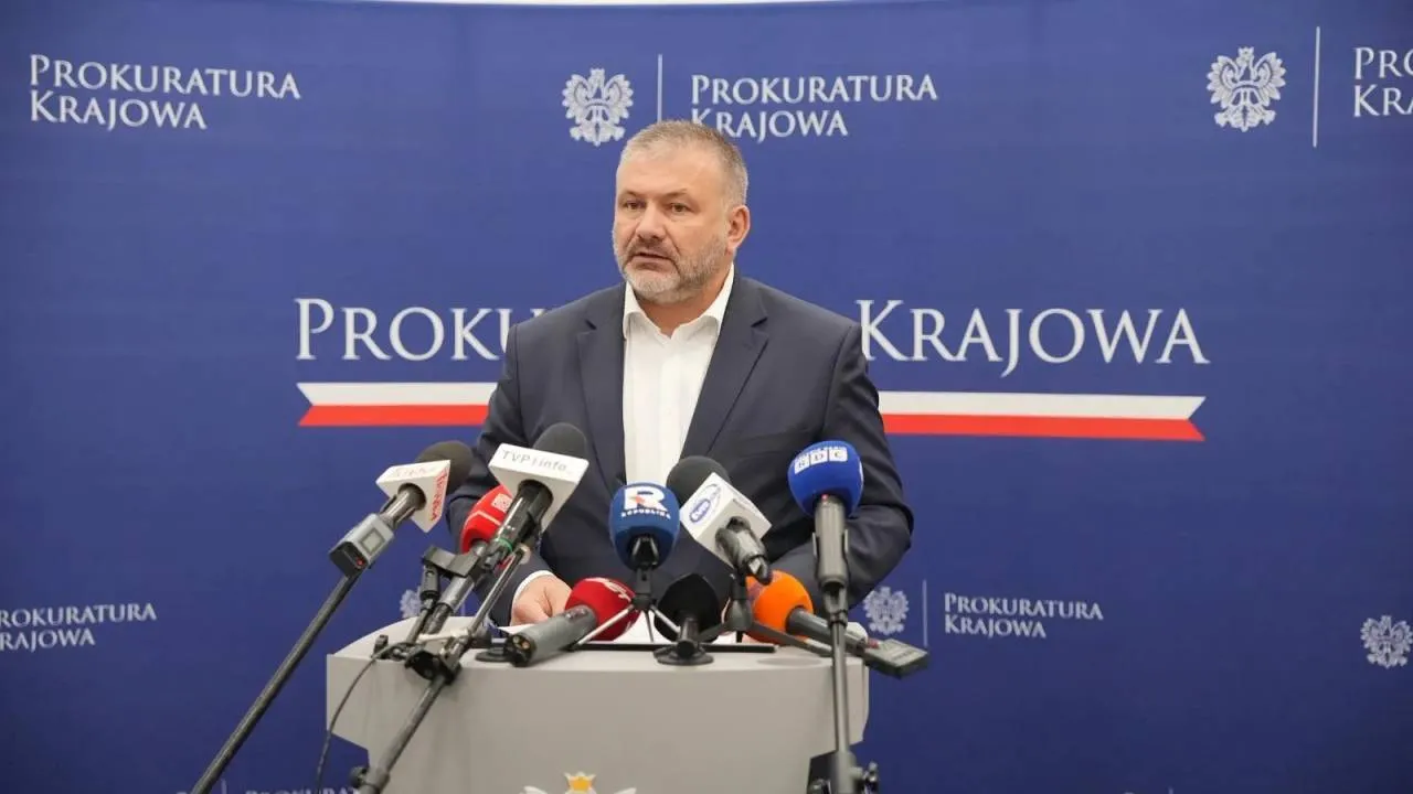Afera narasta, Żurek się tłumaczy. Na celowniku znów lekarz sygnalista