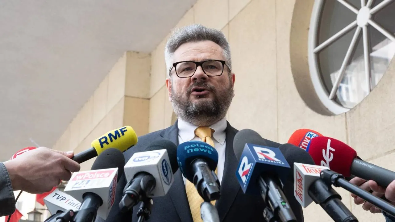 Koniec przesłuchania lekarza-sygnalisty. Prokuratorzy dostali notatkę - na niej dwa nazwiska