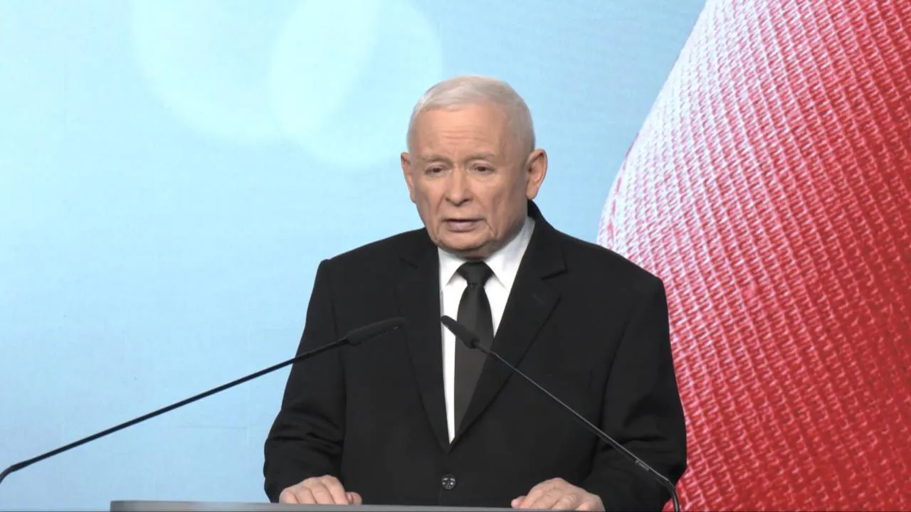 Kaczyński w akcie lojalności z prezydentem Nawrockim: Zwrócę ukraiński order