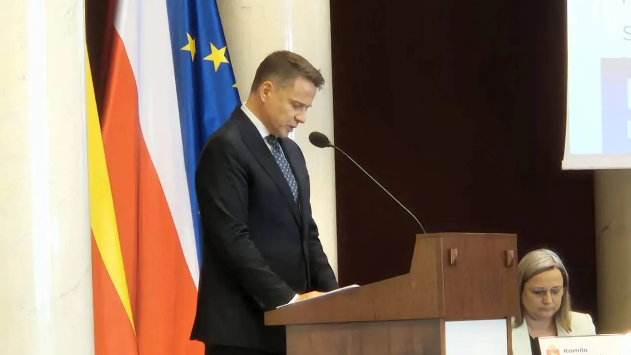 Trzaskowski dostał żółtą kartkę od Lewicy. Czarzasty: "Na czerwoną nie zasłużył"
