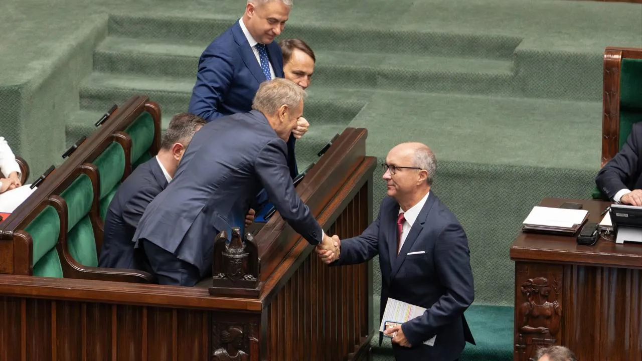 Koalicja w popłochu. Tusk gra o wszystko, lewica z głową w piasku