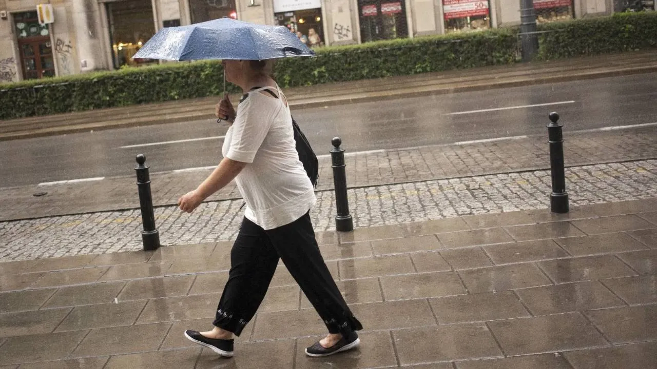Upał do 39 stopni i gwałtowne burze. IMGW ostrzega. Tu będzie niebezpiecznie!