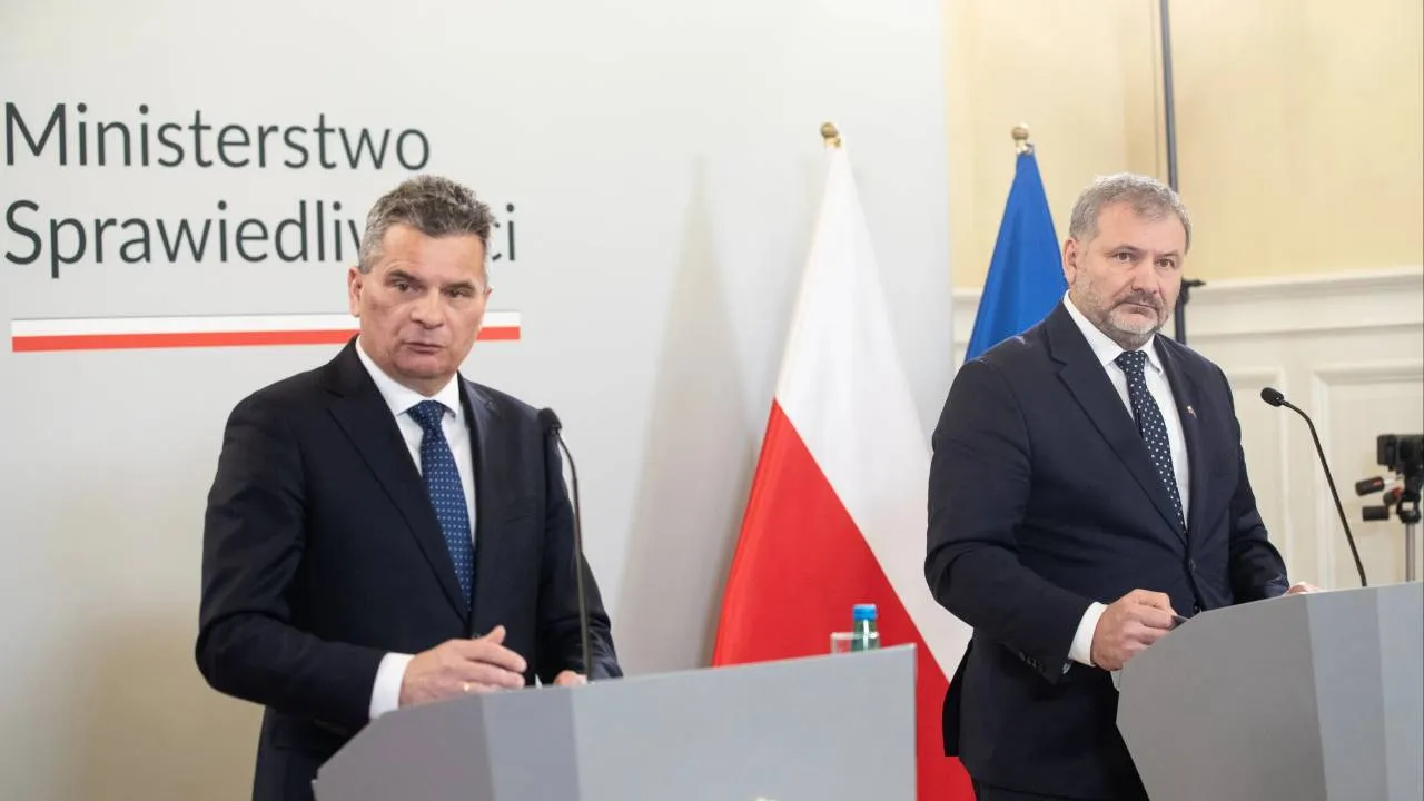 "Dwie wieże" poróżniły Żurka i Korneluka? "Środowisko mówi o otwartej wojnie"