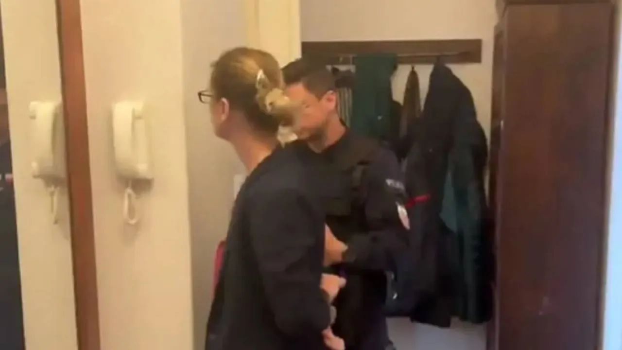 Najście policji na mieszkanie Tomasza Sakiewicza. Prokuratura Żurka umarza sprawę