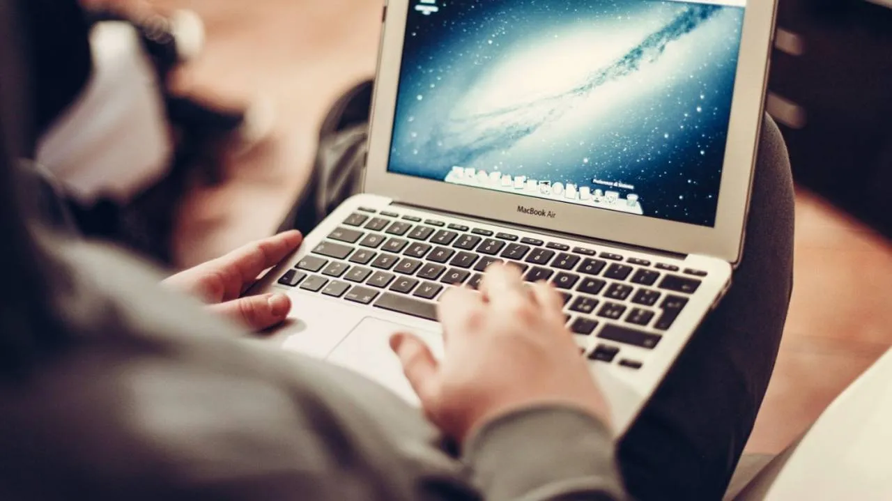 Kuleje ważny system teleinformatyczny. “Doszło do wielkiego bałaganu, który komplikuje ludziom życie”