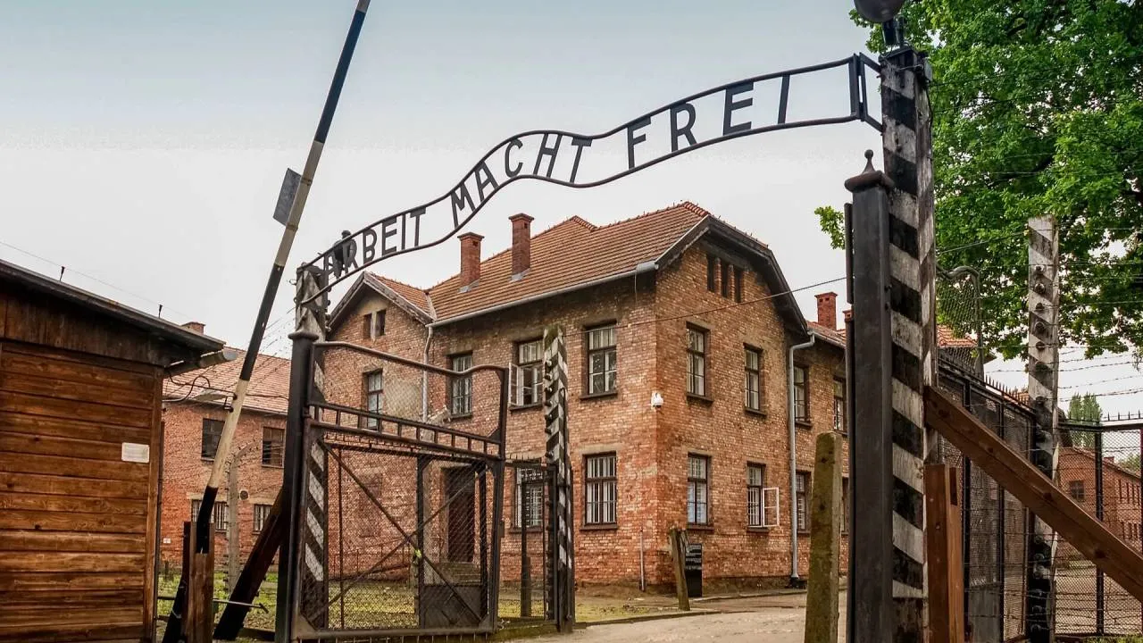 Niemiec kwestionował komory gazowe w Auschwitz. Jest akt oskarżenia