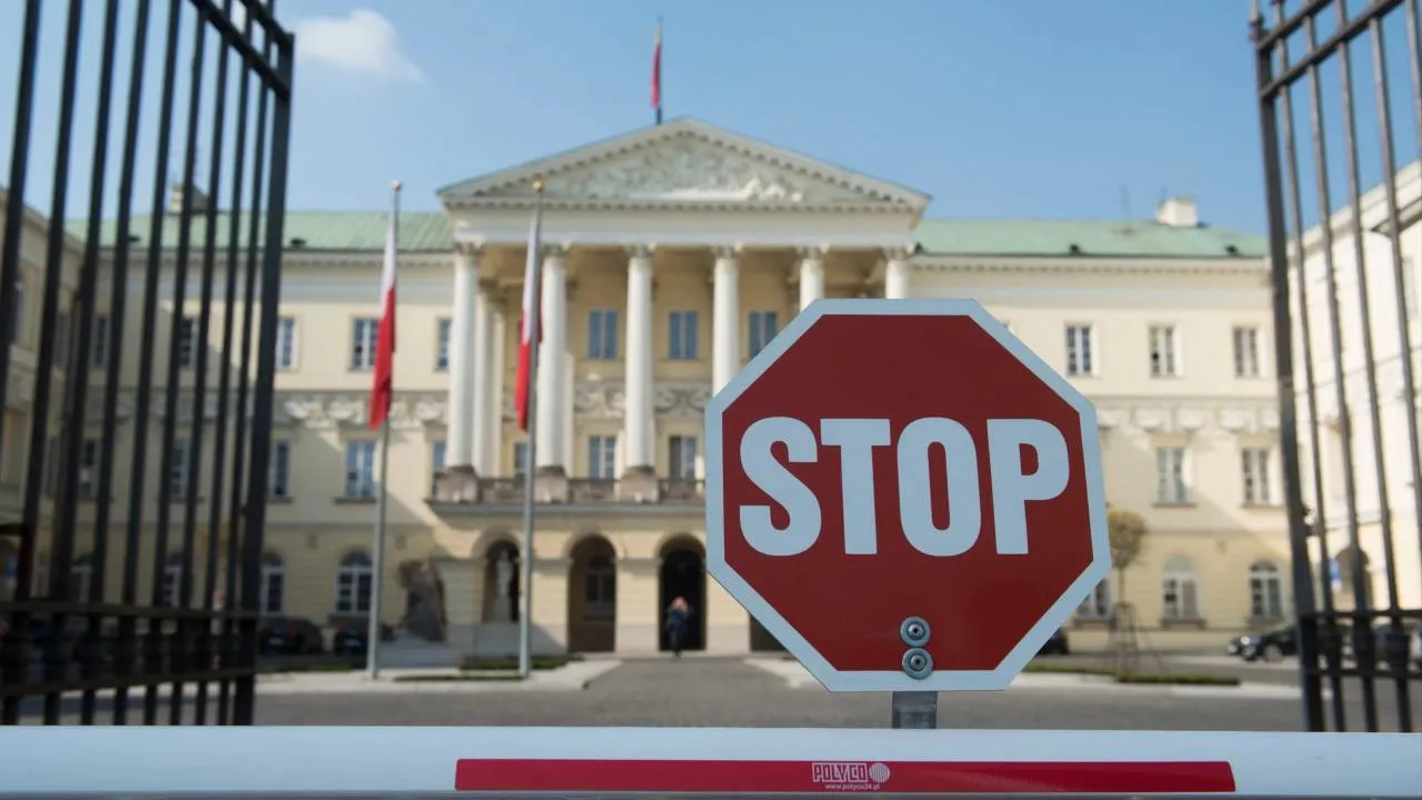 Trzaskowski poświęcił Kaznowską, choć to nie ona nadzorowała szpital? "Mogą po cichu wesprzeć referendum"