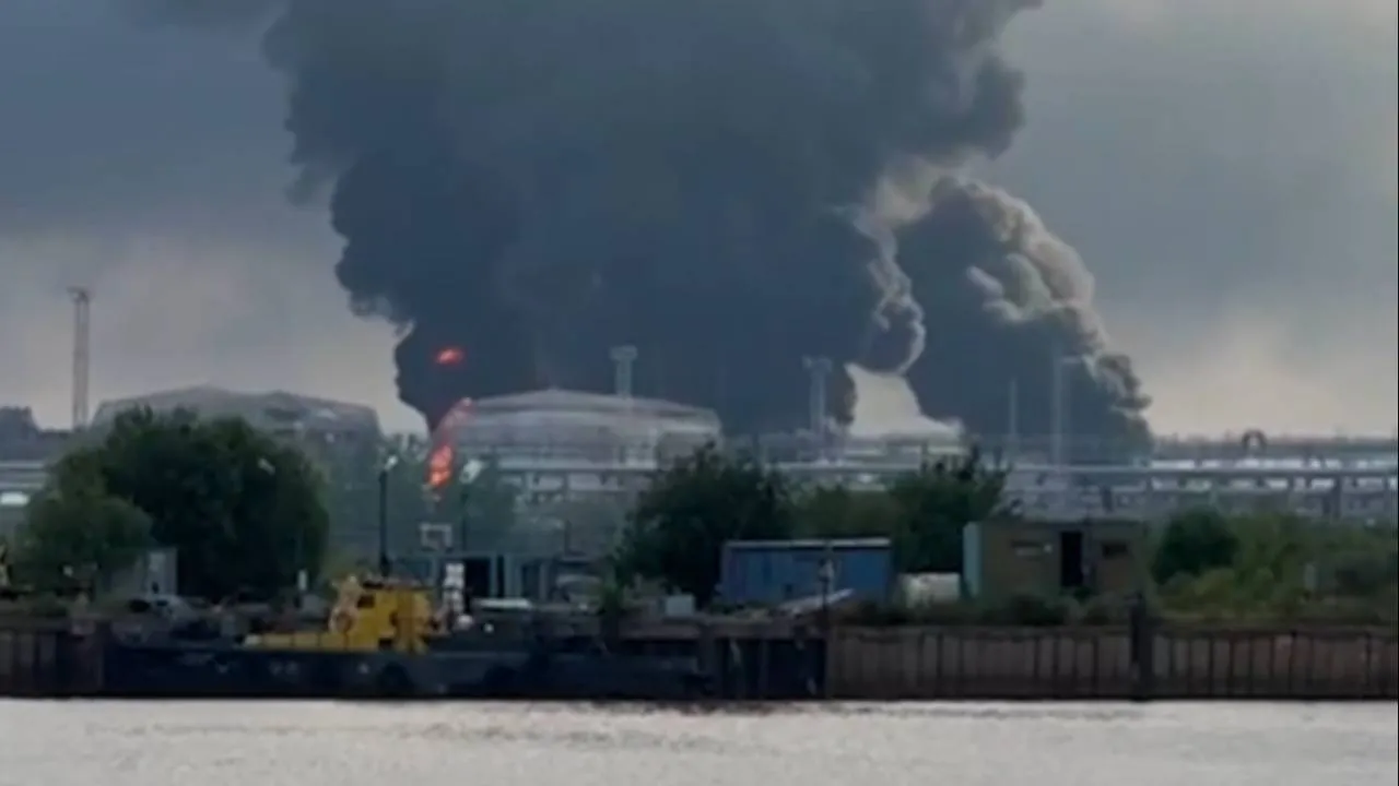 Ukraińskie drony uderzyły w Petersburg. Płonie terminal naftowy