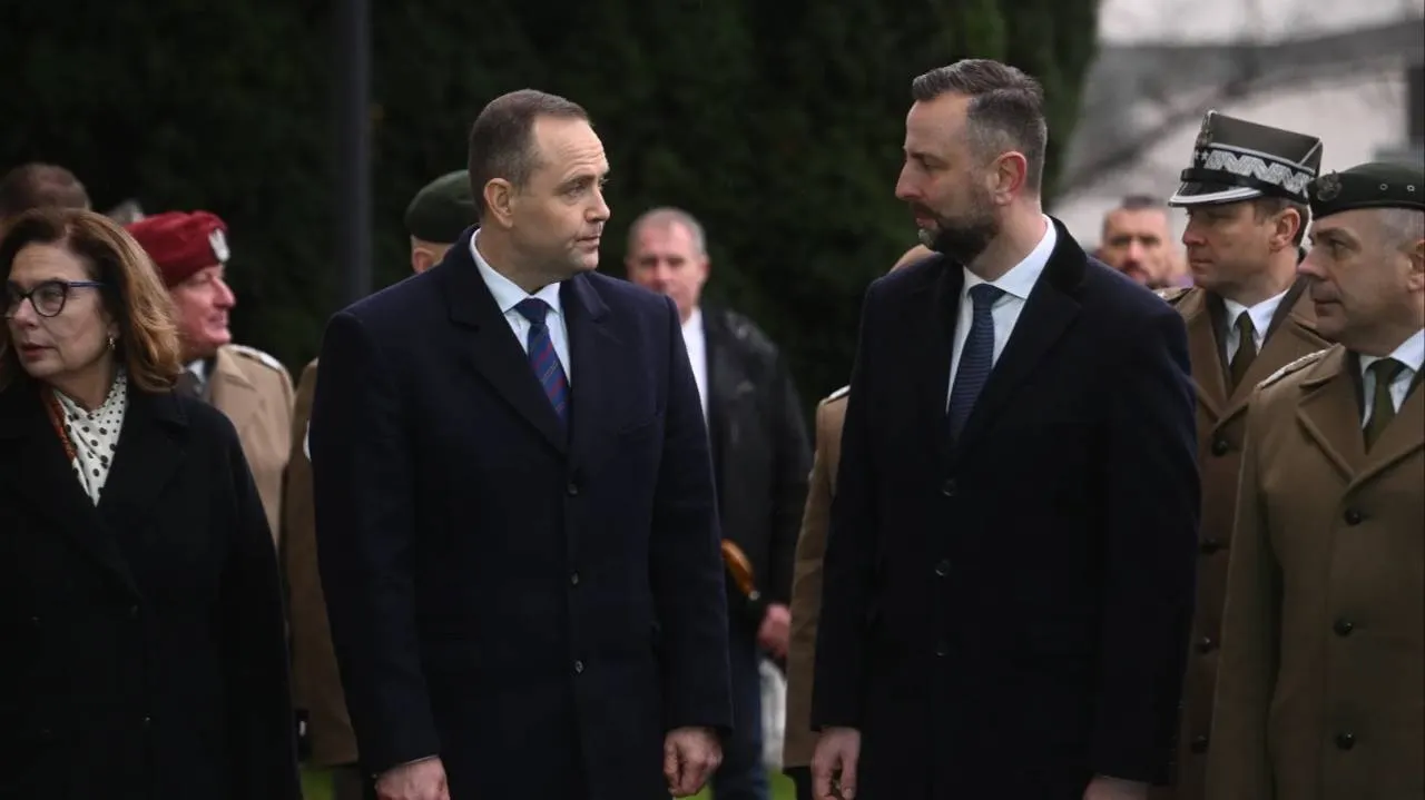 Prezydent odpowiada szefowi MON: Decyzję podjął Pan, proszę się z nią po męsku zmierzyć