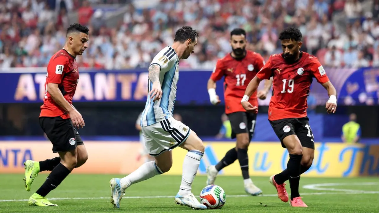 Szalony mecz Argentyny na mundialu! Sensacja wisiała na włosku [WIDEO]