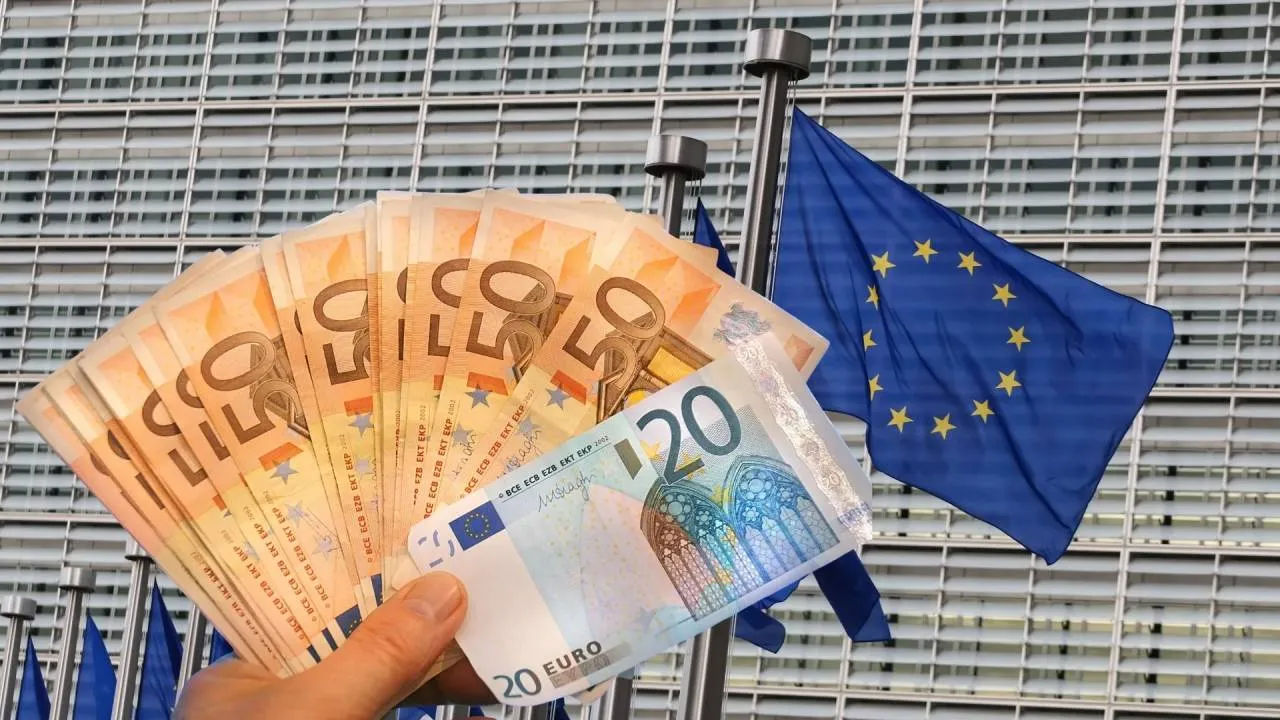 Zarobki unijnych urzędników. Tyle mają brutto