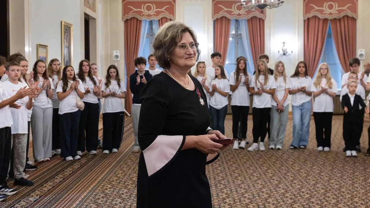 Prezydent Nawrocki odznaczył zasłużoną działaczkę polonijną. ZOBACZ ZDJĘCIA