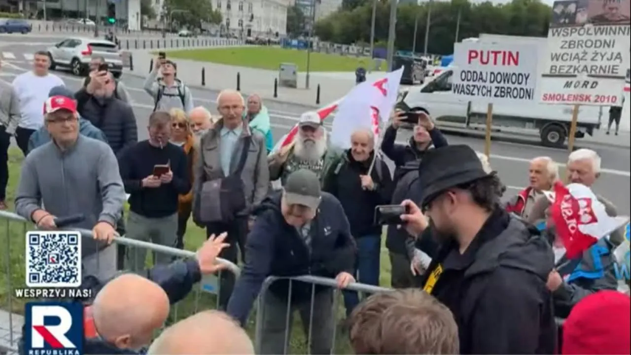 Okładał ludzi na oczach policji i mediów. Wybuch nienawiści na miesięcznicy smoleńskiej