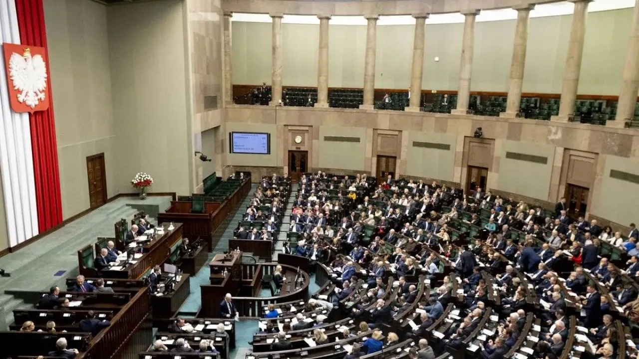 KO sporo traci, Polska 2050 i PSL pod progiem. Nowy sondaż poparcia