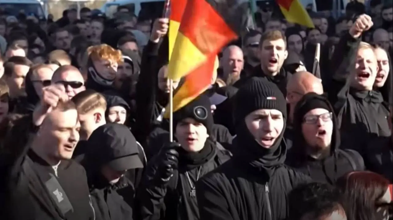 "Swastyki już nie robią żadnego wrażenia". Niepokojące informacje ze wschodnich Niemiec