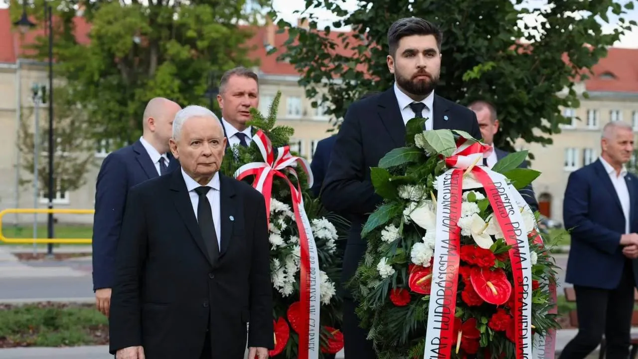 Kaczyński i Czarnek w hołdzie pomordowanym. Uroczystość w Chełmie. ZOBACZ ZDJĘCIA