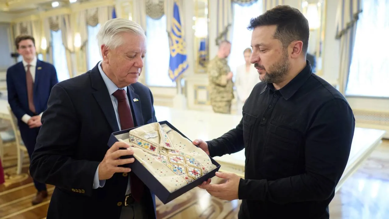 Ostatnie dni Lindseya Grahama. Jeszcze w piątek był w Kijowie i zapowiadał cios w Rosję