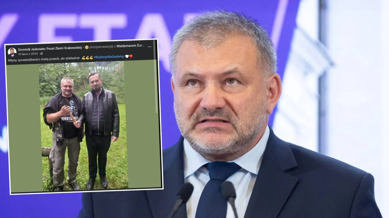 Żurek pozuje z siekierą. Takie zdjęcie... w przeddzień rocznicy "krwawej niedzieli"