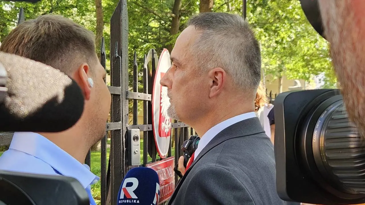 Prokurator wraz z policją wszedł do siedziby Trybunału Konstytucyjnego. A z nimi sędziowie - uzurpatorzy