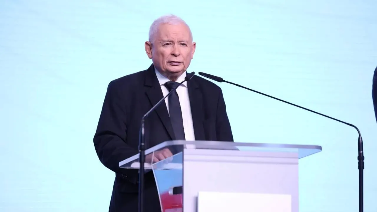 "Tonący brzytwy się chwyta…". Prezes PiS komentuje dzisiejszą akcję CBA
