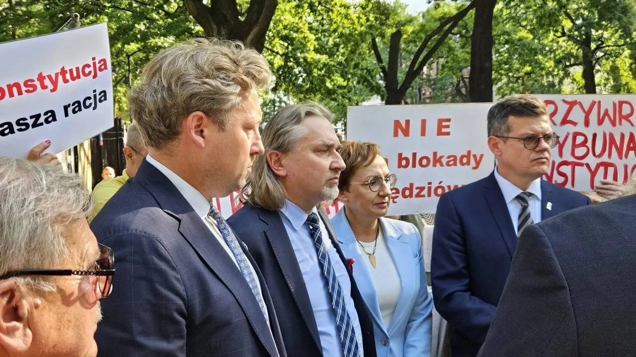 To sędziowie uzurpatorzy wezwali policję do TK. Wyjawili, co powiedział im prezes Święczkowski