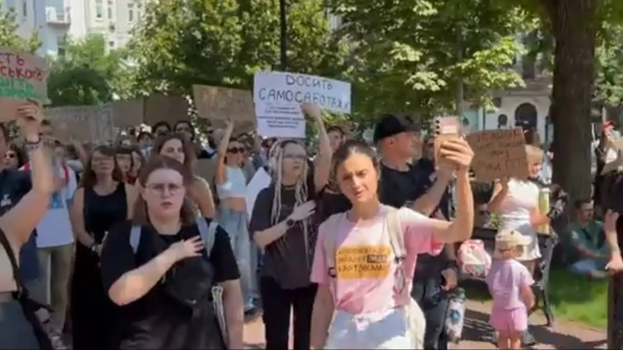 Protesty na ulicach Kijowa. Wszystko przez decyzję prezydenta Zełenskiego