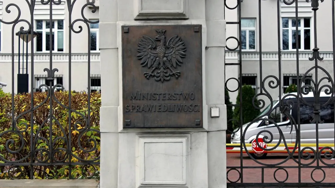 Miliony na komisje kodyfikacyjne przy resorcie Żurka. "Podatnik płaci, a sądy toną"