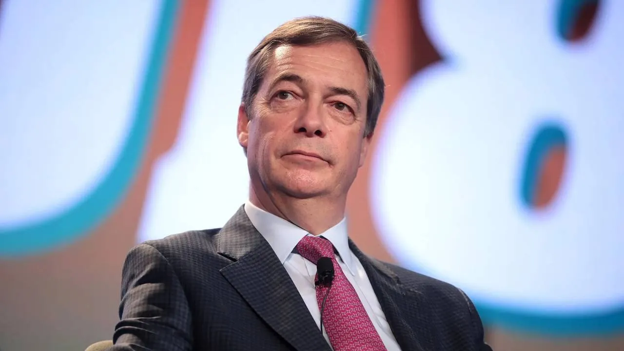 Farage zmierzy się z komikiem przebranym za kosmitę