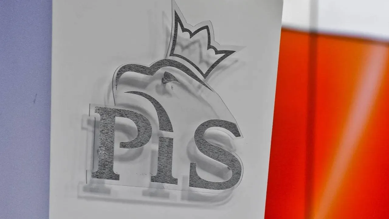 "Wewnętrzna intryga" kontra partyjna dyscyplina. Politycy obu stron przedstawili swoje racje