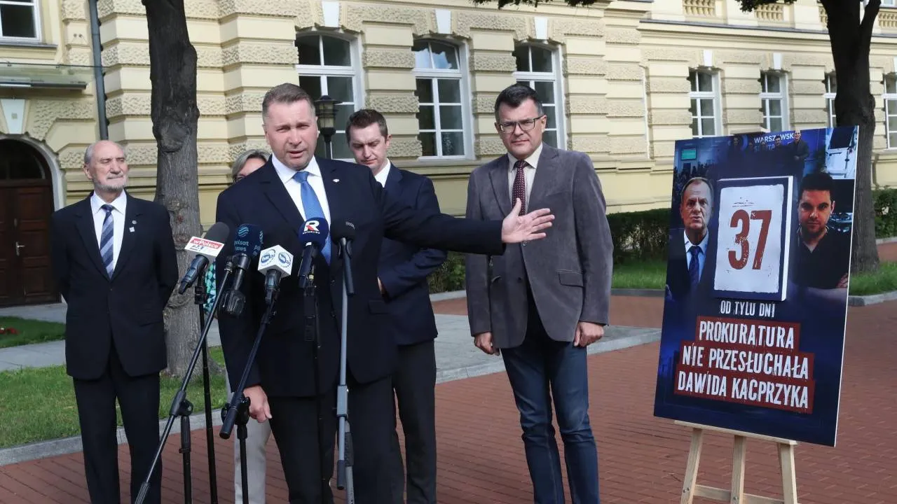 37 dni i cisza. PiS odpalił „licznik hańby” w sprawie afery Kacprzyka