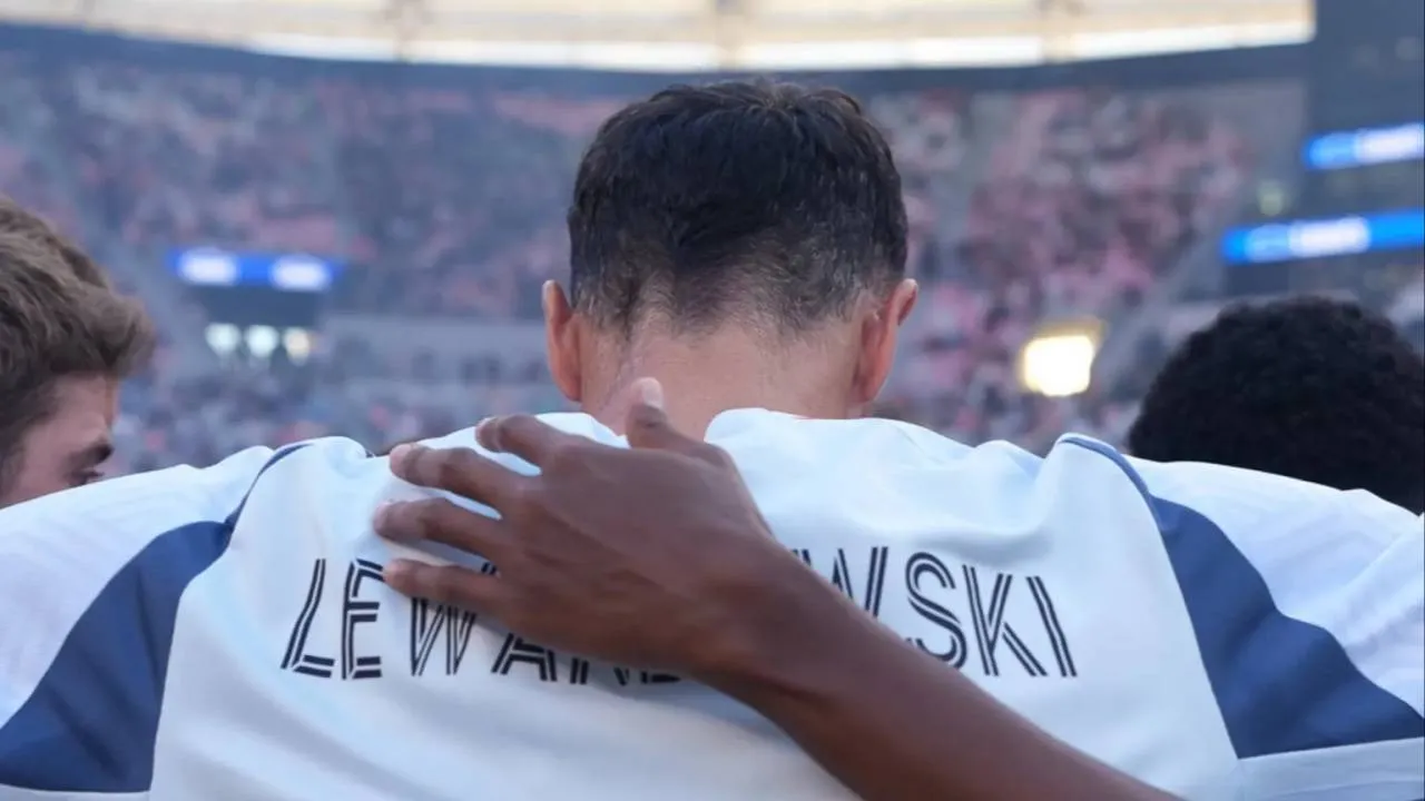 Kuriozum w debiucie Roberta Lewandowskiego. Trudne początki Polaka w Chicago [WIDEO]