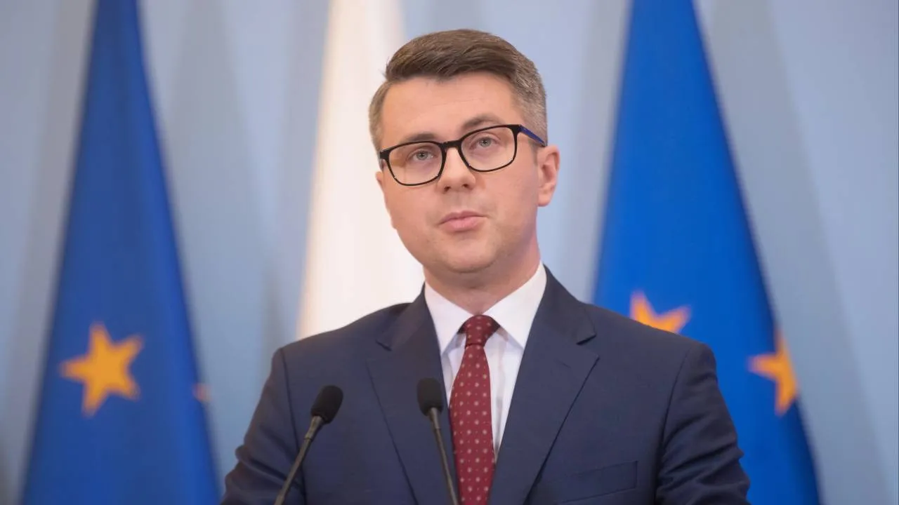 40 polityków nie podpisało "lojalek". Müller o "grupie intygrantów" i... Suwerennej Polsce