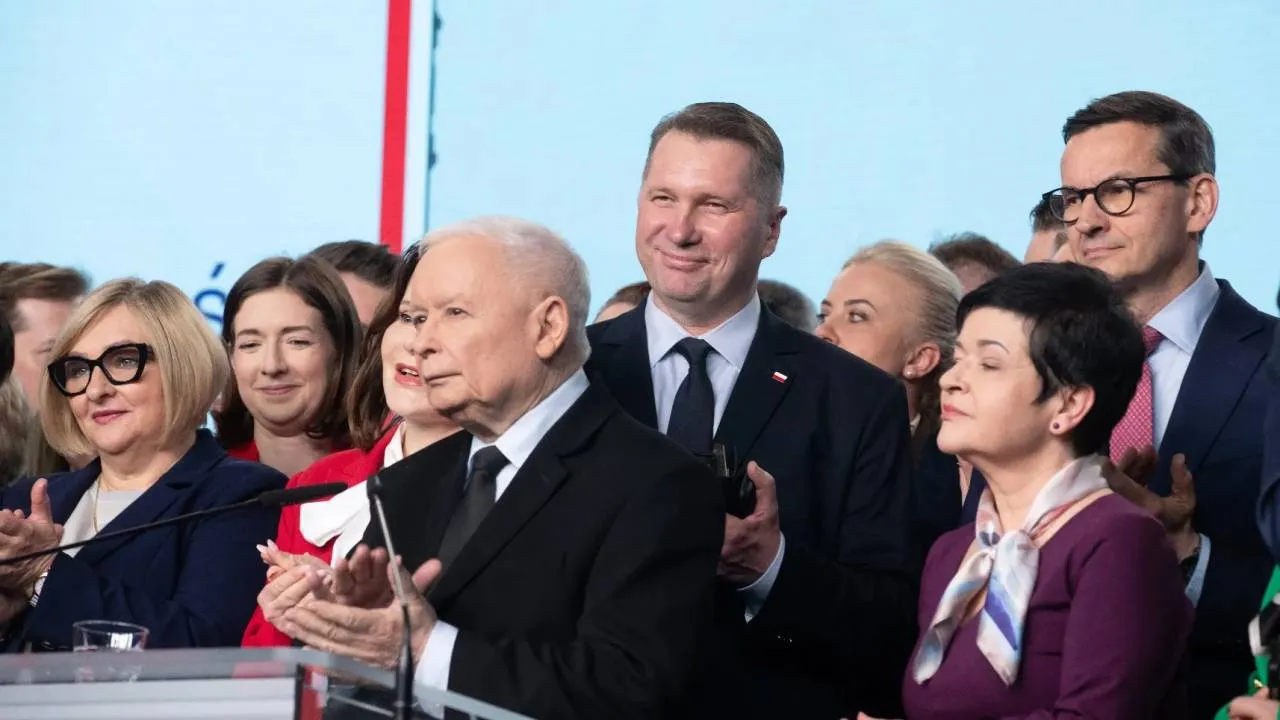 Kryzys w PiS oczami internautów. Res Futura opublikowała wyniki nowej analizy