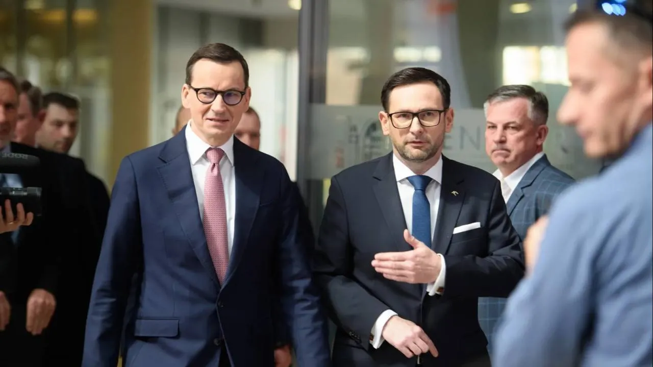 Był z Morawieckim, ale został w PiS. Teraz zabrał głos. "Wrogiem jest Donald Tusk"