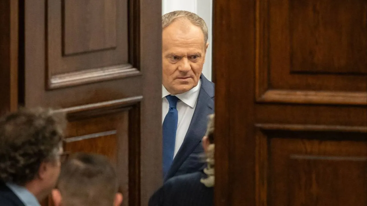 Tusk krytykuje prezydenta, bo zatrzymał kolejny podatek. "Premier jest gospodarczym dyletantem"
