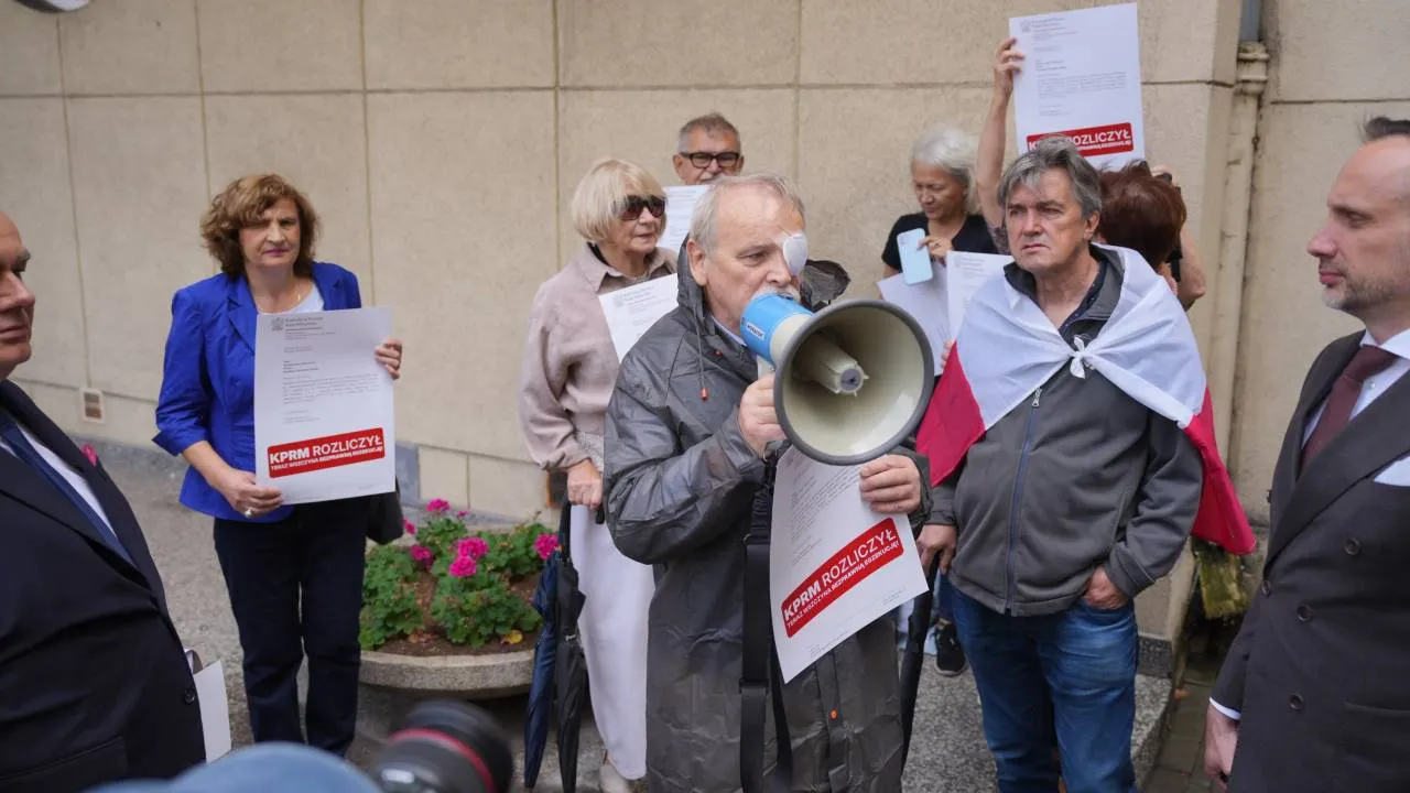 Protest w obronie wolnych mediów. Borowski do RPO: "Dlaczego nie interweniuje, kiedy następuje bezprawie?"