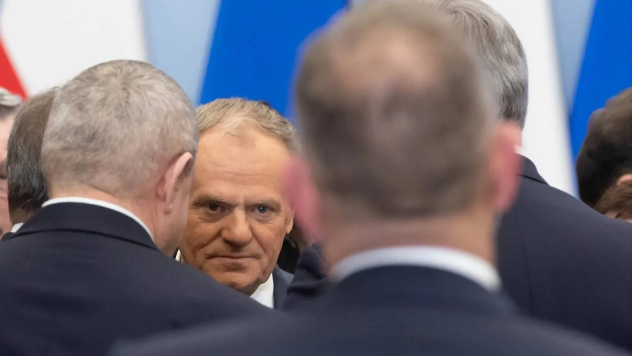 Tusk trzy dni szykował ten skrót? Leśkiewicz proponuje "chwilę wytchnienia w saloniku VIP"