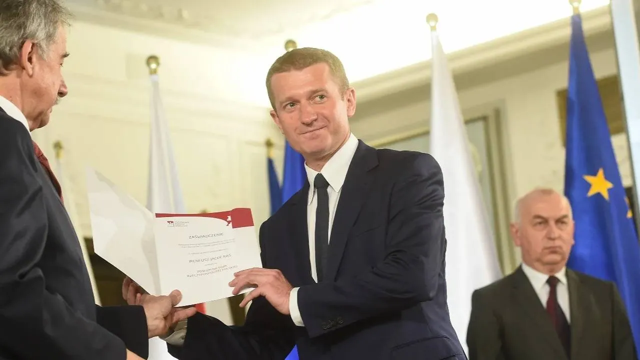 Wiceminister Raś kupował mikrokawalerki na wynajem. Teraz pisze o nich ustawę