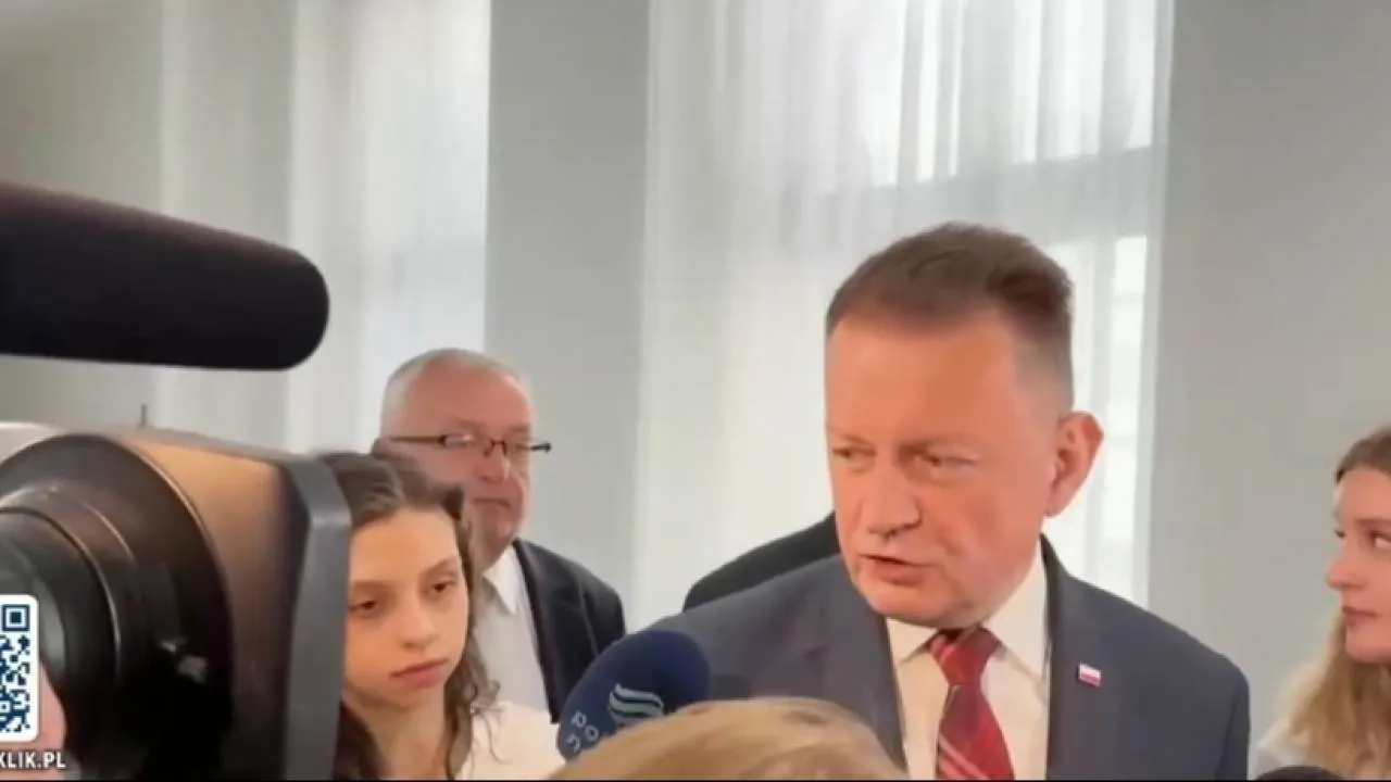 Błaszczak komentuje ruch Morawieckiego. "Postawił dziś kropkę nad i"