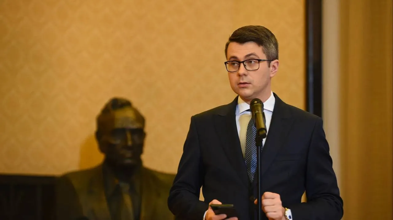 Europoseł krótko o sytuacji w kierownictwie PiS. "Kompletny chaos"
