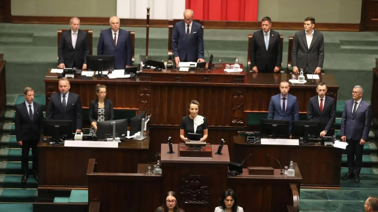 Gregorczyk-Abram złożyła ślubowanie przed Sejmem. Czarzasty wręczył jej akt powołania