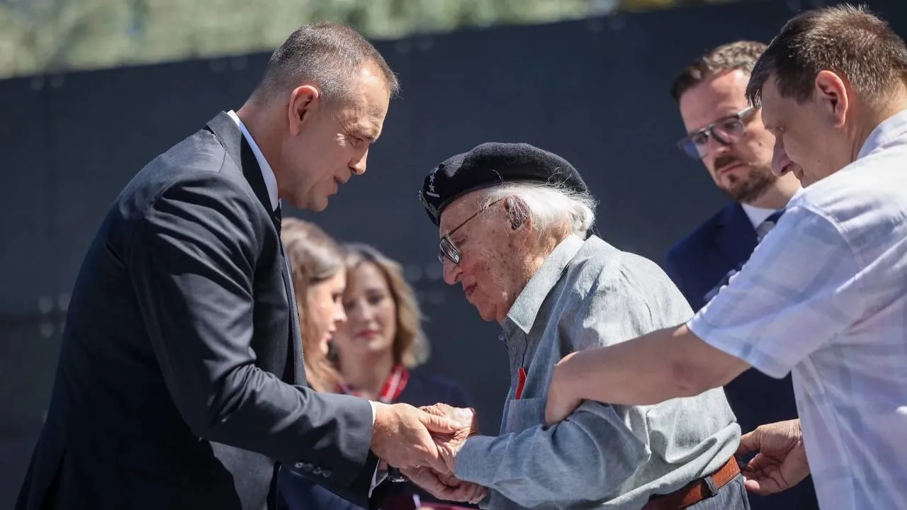 Prezydent złożył Powstańcom ważną obietnicę. „Gwarantuję wieczność prawdy” [ZOBACZ ZDJĘCIA]