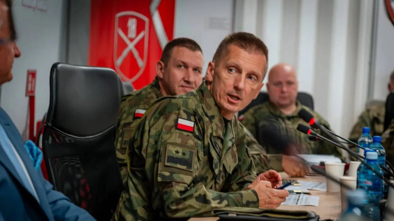 "Byłem cały czas w gotowości". Gen. Nowak o tym, dlaczego nie zestrzelono obiektu